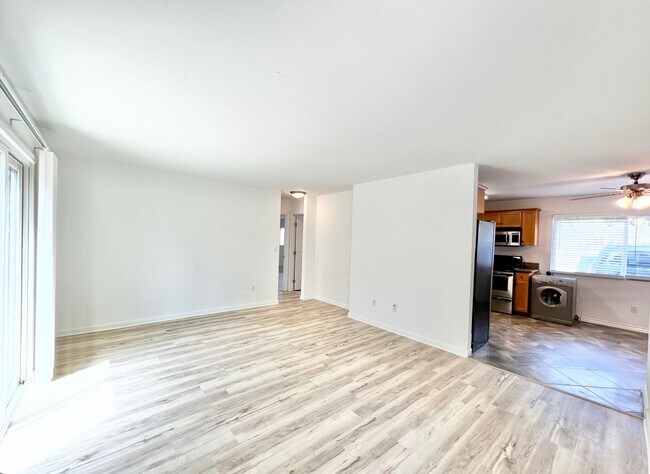 Building Photo - Beautiful 2BD/2BA Condo w/ reserved parkin...