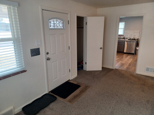 living/entry - 1840 S Yuma St