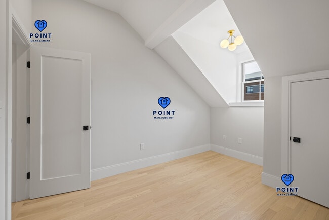 Building Photo - 22 Paris St