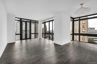 Building Photo - 175 Huguenot St
