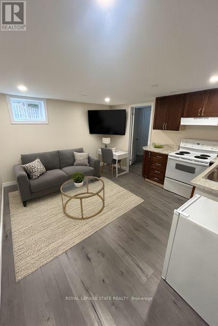 Building Photo - 332 Jackson St W