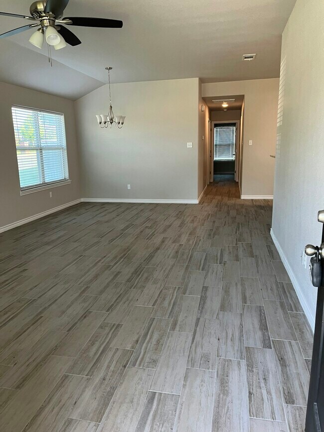 Building Photo - 350 Arnold Drive, Unit A