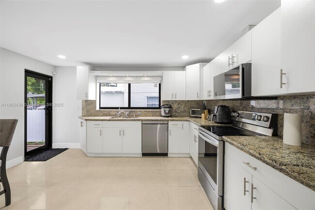 Foto del edificio - 2244 SW 10th St
