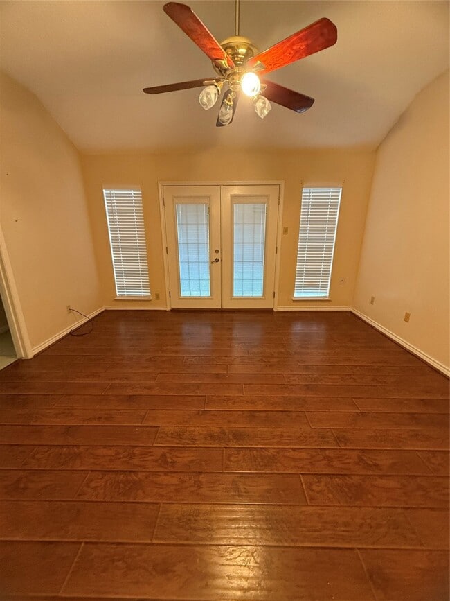 Foto del edificio - 4027 Summit Valley Dr