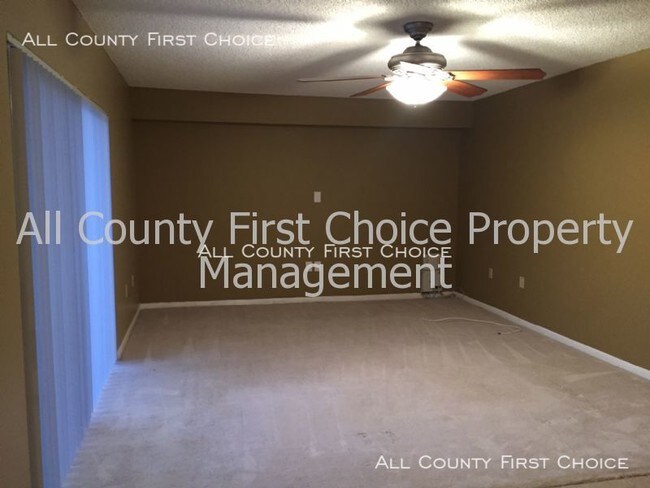 Building Photo - Spacious Condo with great outdoor space