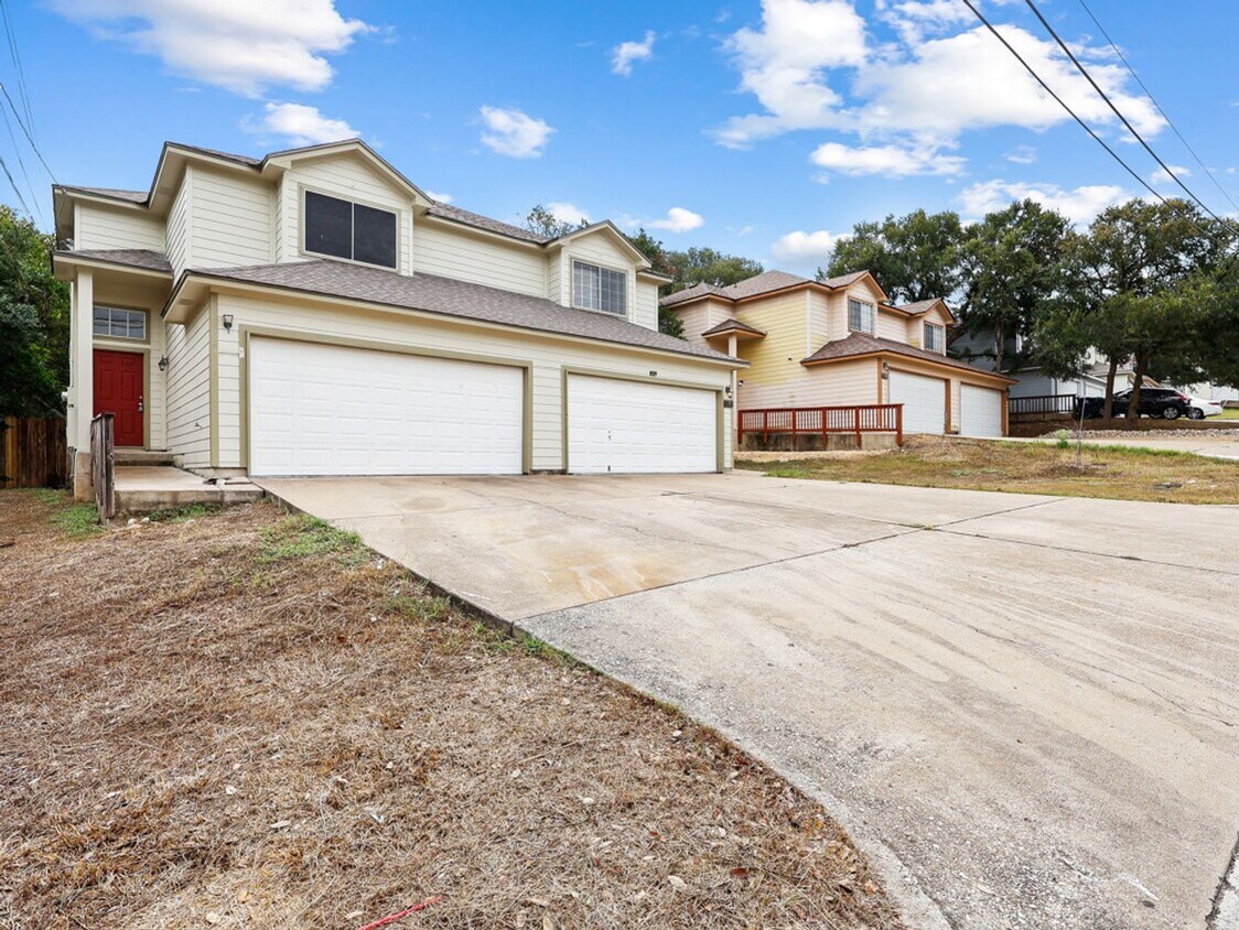 Primary Photo - Stylish & Spacious 3-Bedroom Home Perfect ...