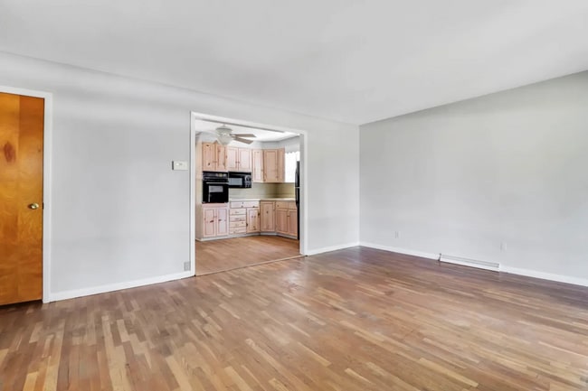 Building Photo - Charming 2 Bedroom Home in Normal