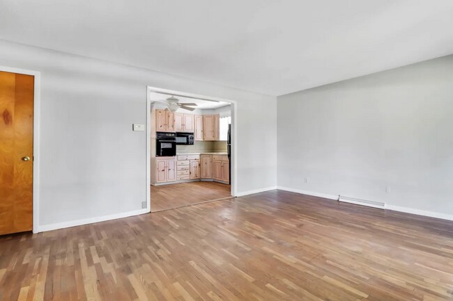 Foto del edificio - Charming 2 Bedroom Home in Normal