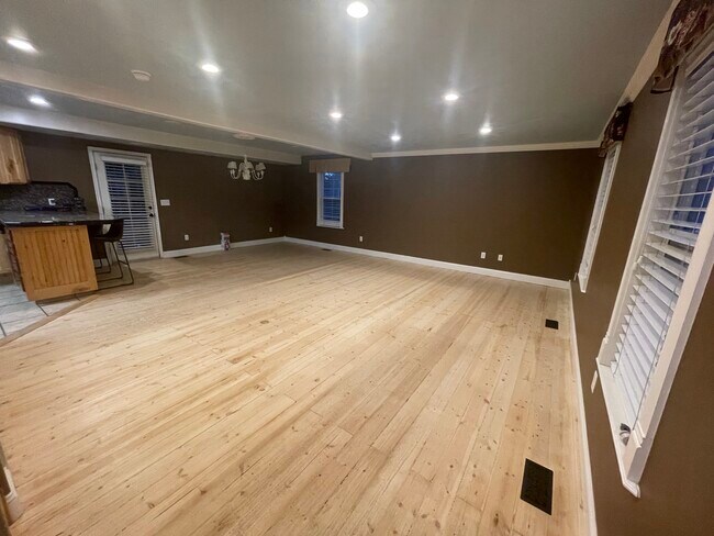 Building Photo - 572 W 6300 S