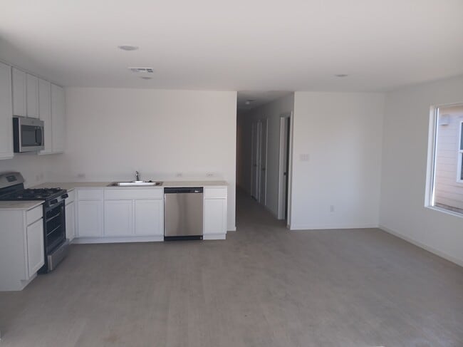 Building Photo - 732 Canyon Run