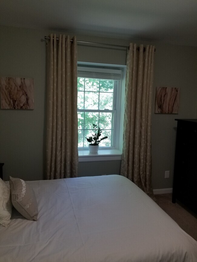 Foto del edificio - 4701 Blue Bird Ct