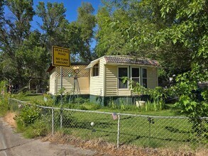 Building Photo - 825 E Ottley Ave