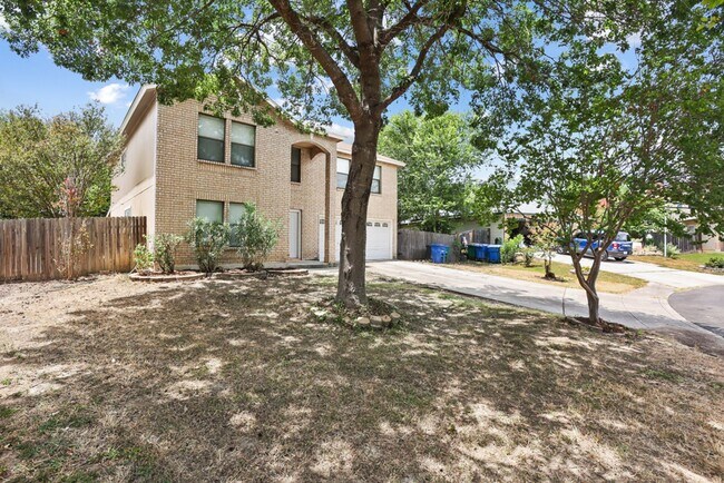 Foto del edificio - Charming Home Awaits: Spacious & Modern Li...