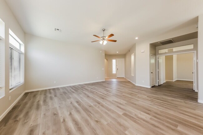 Foto del edificio - 6836 S 38th Pl