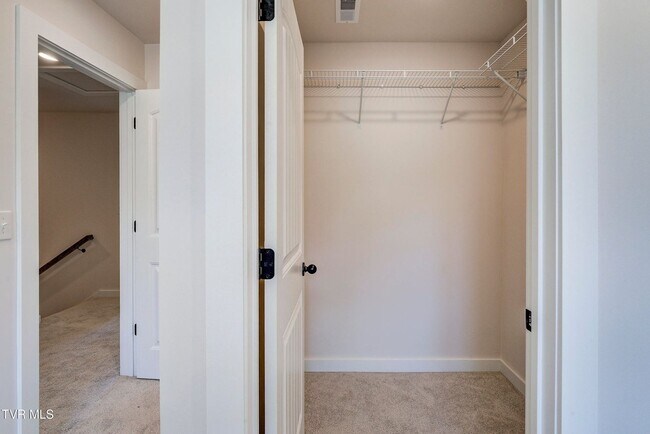 Foto del edificio - Brand New 3 bed 2 bath across from Northeast State Community College & TRI Cities Airport!
