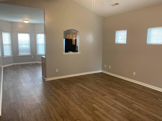 Building Photo - 205 Berkshire Ln