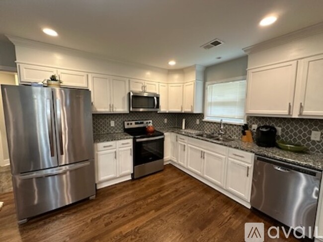 Building Photo - 2225 Beecher Cir SW