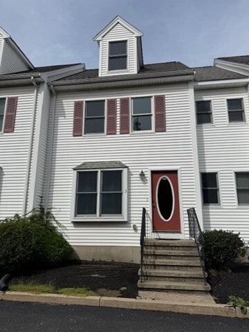 Building Photo - 955 Pleasant St