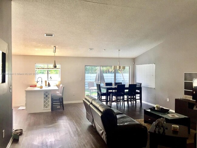 Foto del edificio - 14504 SW 144th Ter