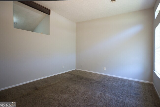 Foto del edificio - 2414 Leslie Brook Dr