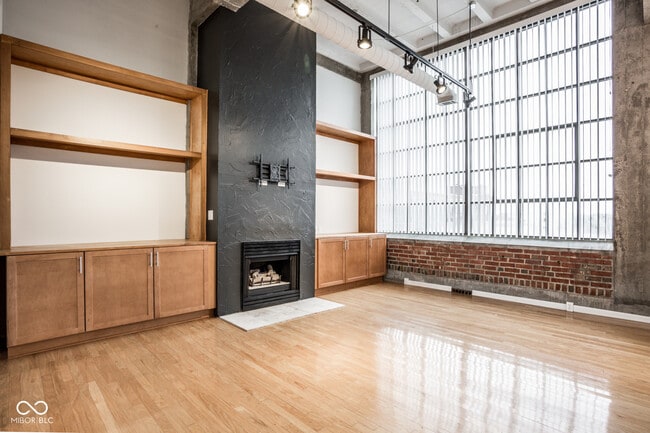 Building Photo - 611 N Park Ave