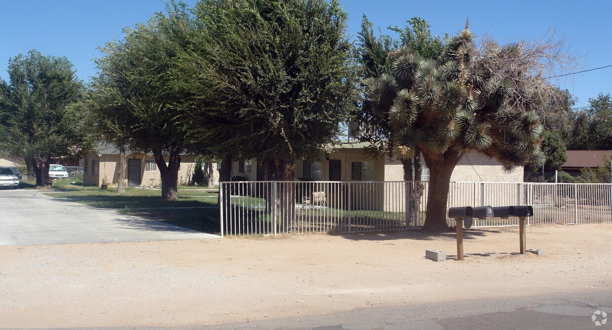 Foto principal - 16210 Olive St