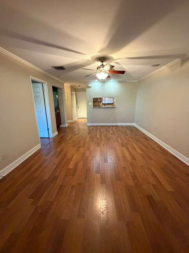 Building Photo - 2050 Oleander Blvd