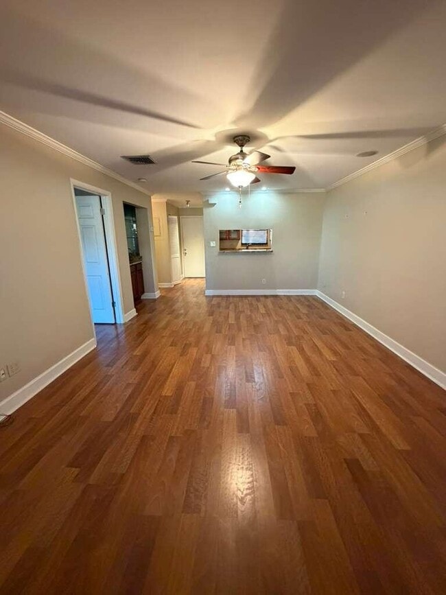 Building Photo - 2050 Oleander Blvd