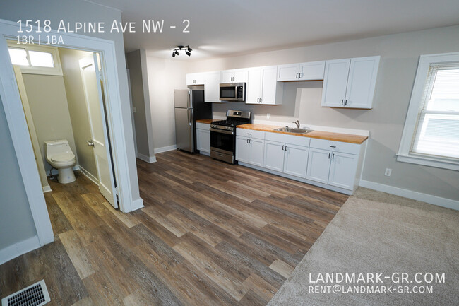 Building Photo - Updated 1 Bed/1Bath – First Month Only $550!