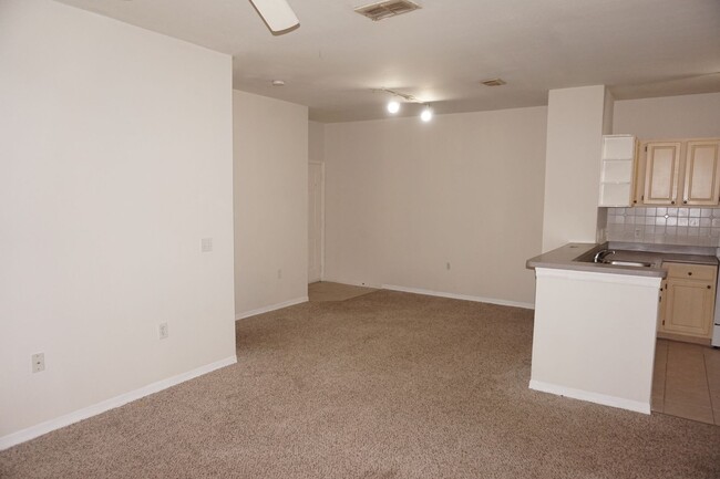 Building Photo - Spacious 2/2  in Visconti at Maitland