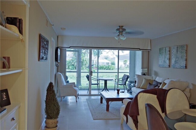 Foto del edificio - 320 NW 67th St