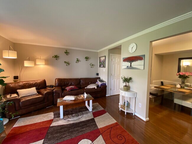 Building Photo - 6337 Pine View Ct