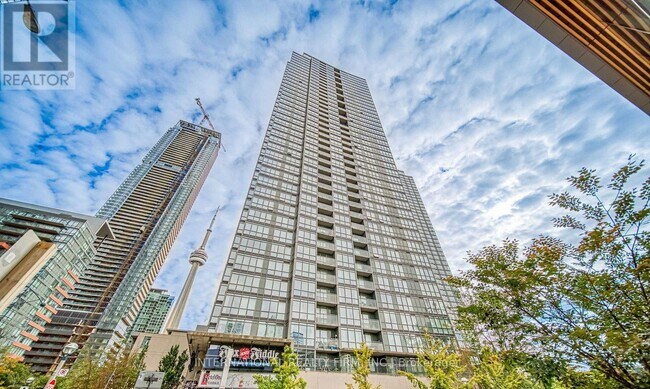 Building Photo - 15-3015 Fort York Blvd