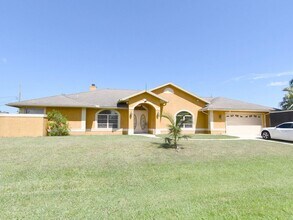 Building Photo - 1255 SE Naples Ln