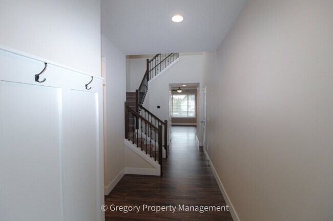 Foto del edificio - Newer Snohomish Home 3bed 3bath 1836sf 2 Car Garage with EV Charger A/C Equipped with a high-effi...