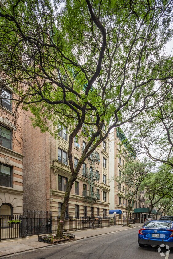 Primary Photo - 504 W 111th St