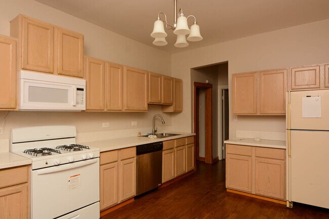 Building Photo - 953 N Hoyne Ave