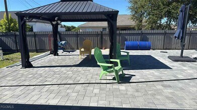 Building Photo - 1304 NE 9th Pl