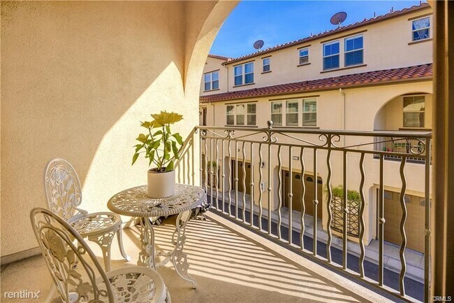 Building Photo - 4 br, 4 bath Condo - 826 E Promenade Unit F