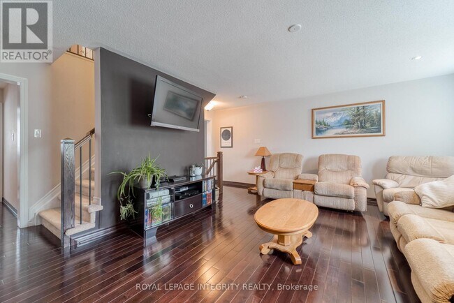 Photo du bâtiment - 2203 River Mist Rd