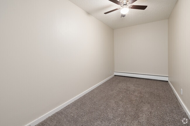 2 habitaciones, 1 baño, 760 pies cuadrados, dormitorio secundario - Airlan Arms