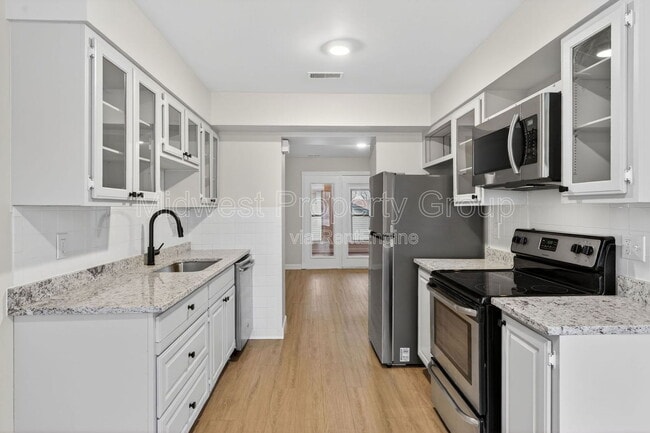 Foto del edificio - 90 Sutters Mill Rd