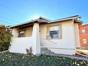 Building Photo - 617 E 5th St