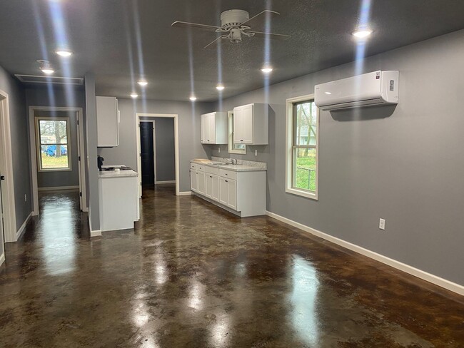 Building Photo - 3 Bed 1 Bath Trumann, AR !