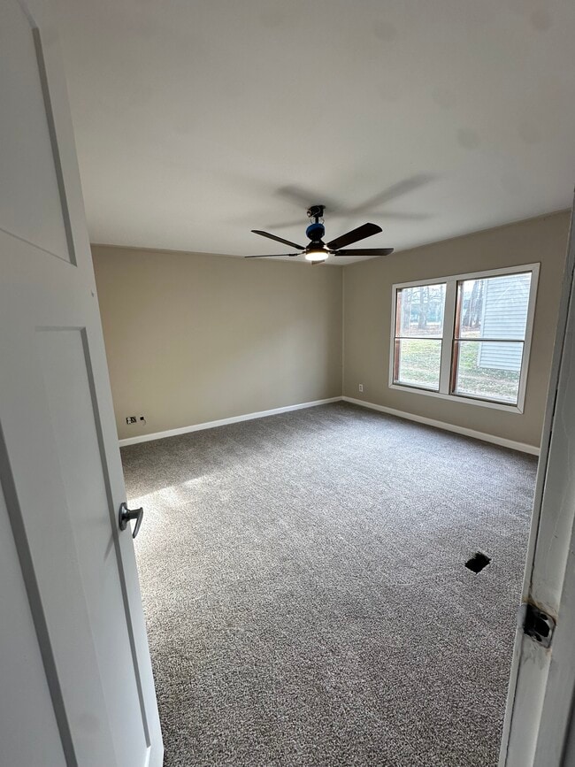 Foto del edificio - 822 Emison Ave