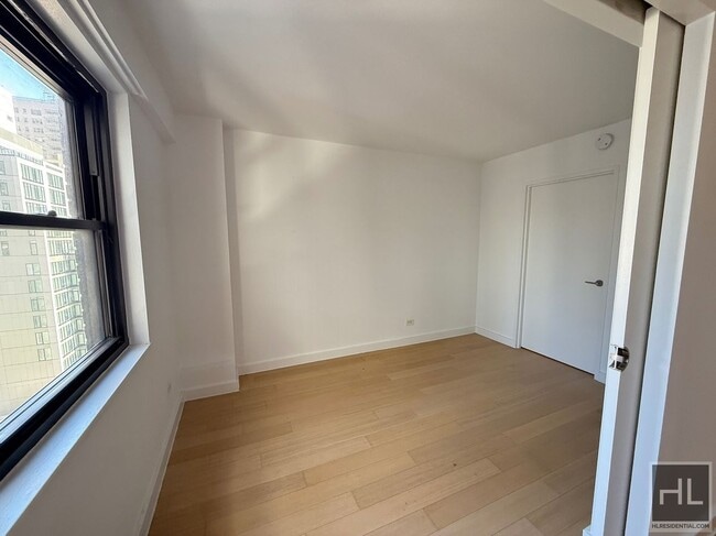 Building Photo - East 39th Street