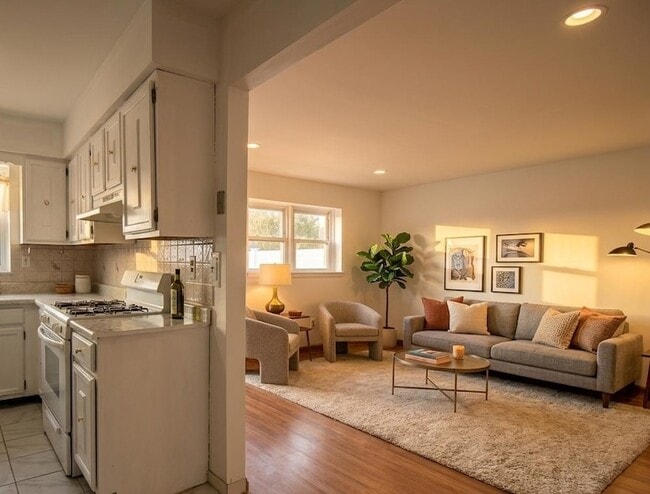 Building Photo - 1018 Koelle Blvd