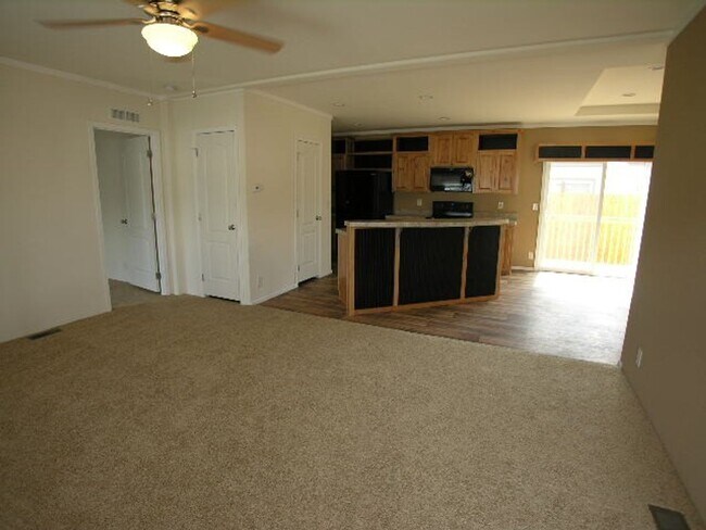 Building Photo - 3bd/2 bath mobile home available 10/10