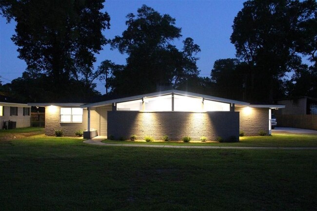 Building Photo - 7575 Coburn Dr