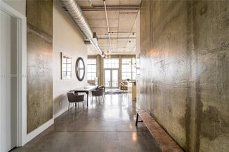 Building Photo - 444 NW 1st Ave